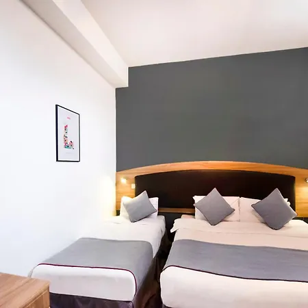 Arinza Hotel, London
