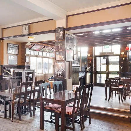 Oyo The Man Pub And
