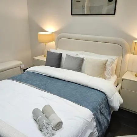 Estatesmen Park Lane Marble Arch Apartment *