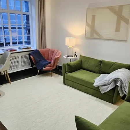 Estatesmen Park Lane Marble Arch Apartment
