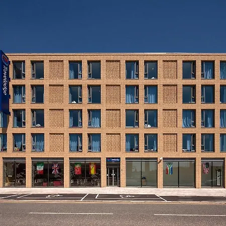Travelodge Excel 3* London