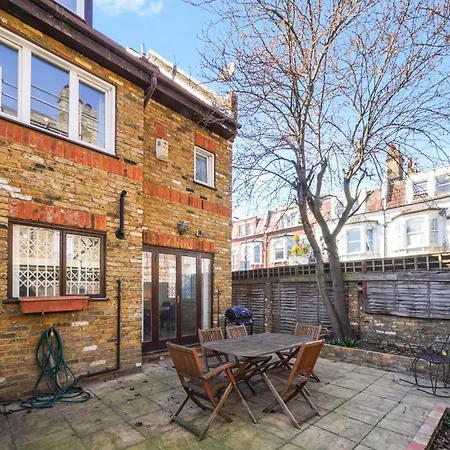 Spacious 3 Story House In Fulham Broadway * Londra