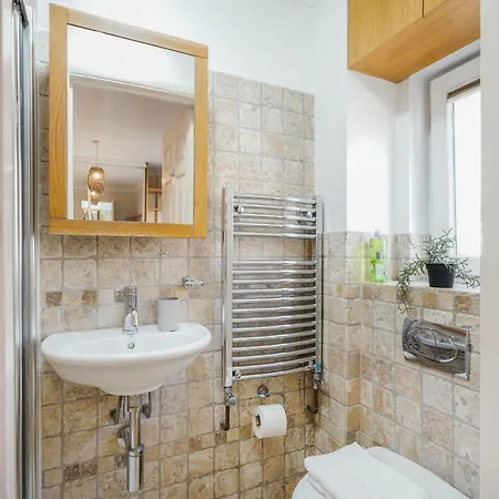 Spacious 3 Story House In Fulham Broadway * Londra
