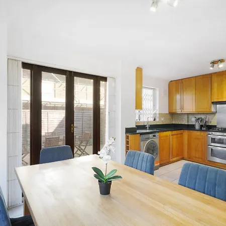 Spacious 3 Story House In Fulham Broadway Appartamento Londra