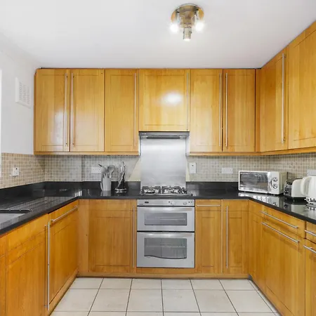 Spacious 3 Story House In Fulham Broadway Appartamento Londra
