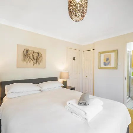 Spacious 3 Story House In Fulham Broadway * Londra