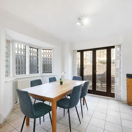 Spacious 3 Story House In Fulham Broadway Appartamento