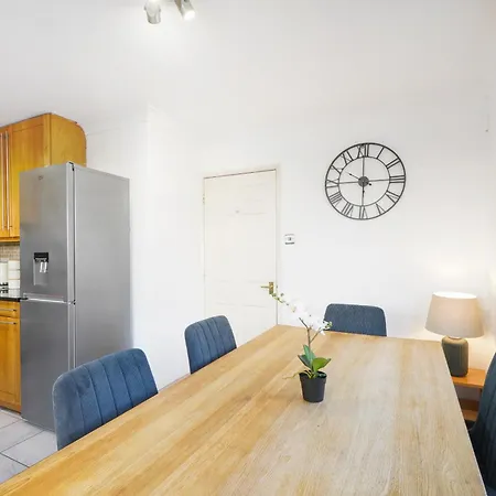 Spacious 3 Story House In Fulham Broadway Appartamento