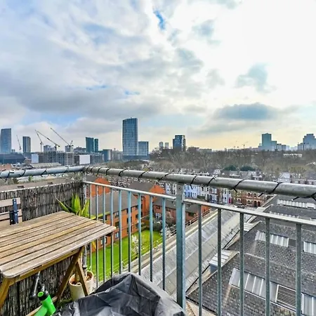 Apartment Sunset Heights Bright 2br With Views And Free Parking London