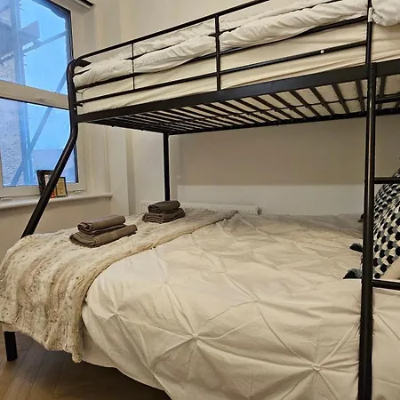 Bros 3* London