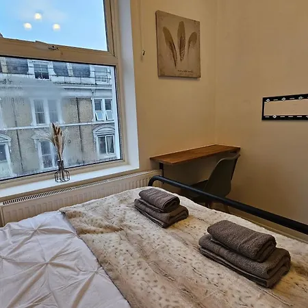 Hotel Bros London