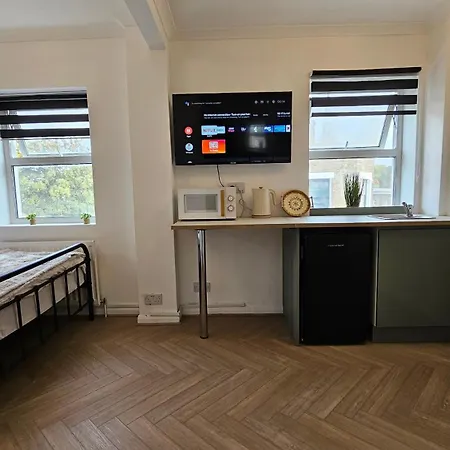 Bros Hotel London