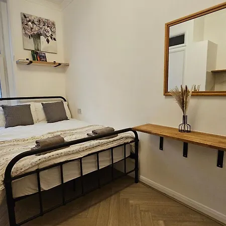 Bros 3* London