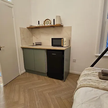 Bros Hotel London