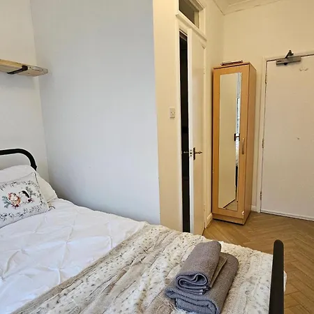 Bros 3* London