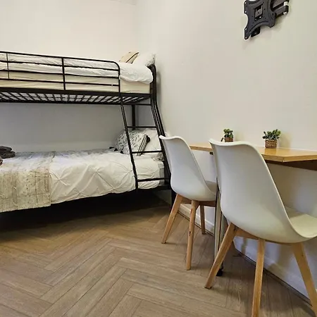 Bros Hotel London