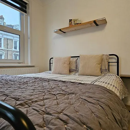Hotel Bros London