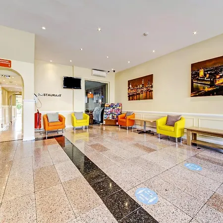 Hotel Oyo Bostons Manor Hotel, Hanwell London 3*