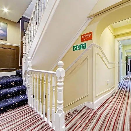 Oyo Bostons Manor Hotel, Hanwell London