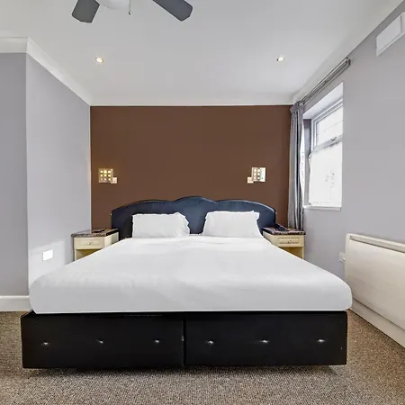 Hotel Oyo Bostons Manor Hotel, Hanwell London