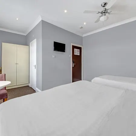 Hotel Oyo Bostons Manor Hotel, Hanwell London