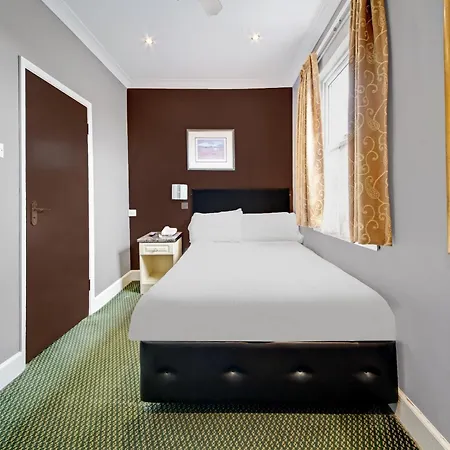 Oyo Bostons Manor Hotel, Hanwell London Hotel