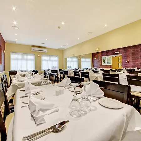 Hotel Oyo Bostons Manor Hotel, Hanwell London 3*
