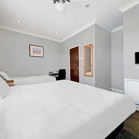 Oyo Bostons Manor Hotel, Hanwell London Hotel 3*