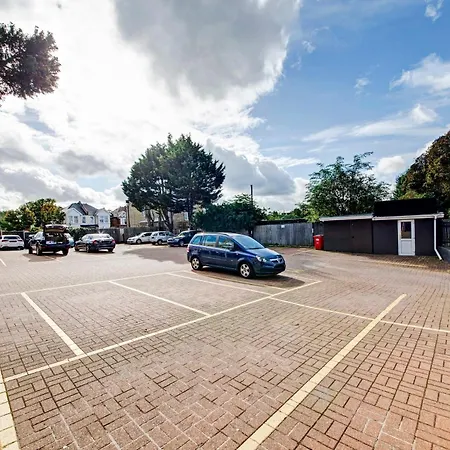 Oyo Bostons Manor Hotel, Hanwell London 3*