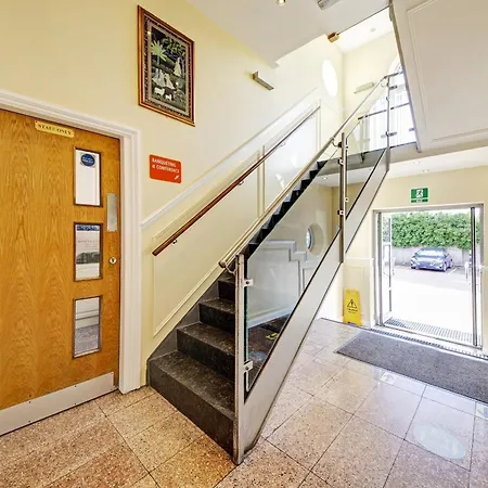 Oyo Bostons Manor Hotel, Hanwell London Hotel