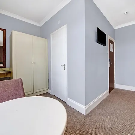 Oyo Bostons Manor Hotel, Hanwell London 3*