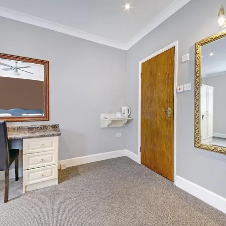 Oyo Bostons Manor Hotel, Hanwell London