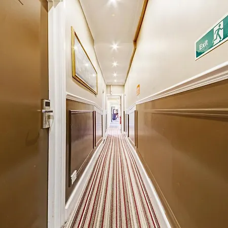 Oyo Bostons Manor Hotel, Hanwell London