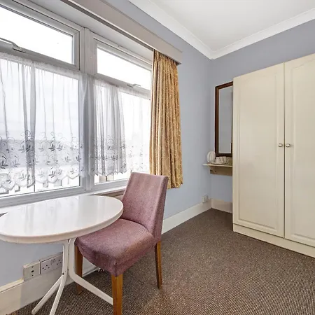 Oyo Bostons Manor Hotel, Hanwell London 3*