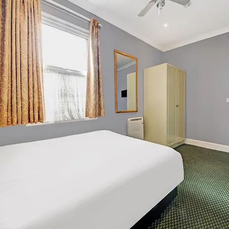 Oyo Bostons Manor Hotel, Hanwell London 3*