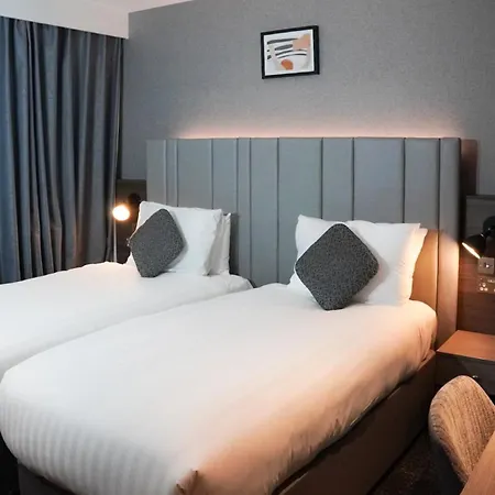 Hotel Crowne Plaza London - Kingston By Ihg 4*
