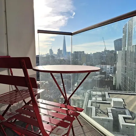 Apartment Still Life Aldgate Deluxe
