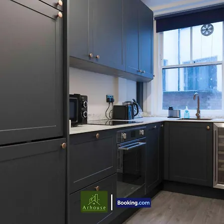 2 Bedroom By Arhouse Short Lets & Serviced Oxford St With Free Wifi 아파트