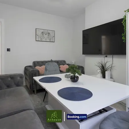 2 Bedroom By Arhouse Short Lets & Serviced Oxford St With Free Wifi 런던