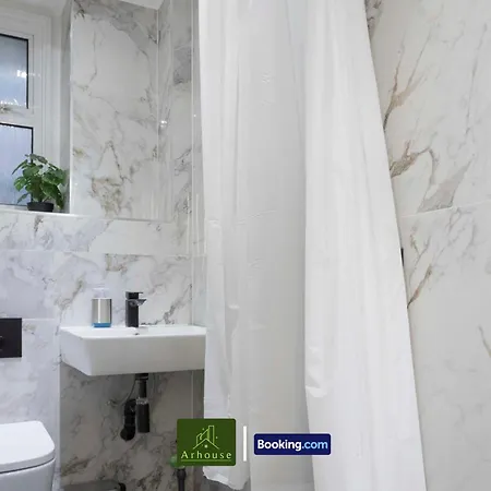 2 Bedroom By Arhouse Short Lets & Serviced Oxford St With Free Wifi 아파트