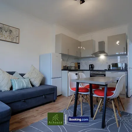 2 Bedroom By Arhouse Short Lets & Serviced Highbury With Free Wifi *