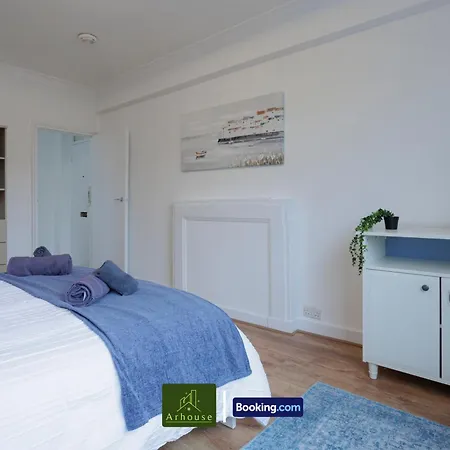 2 Bedroom By Arhouse Short Lets & Serviced Highbury With Free Wifi Apartment *