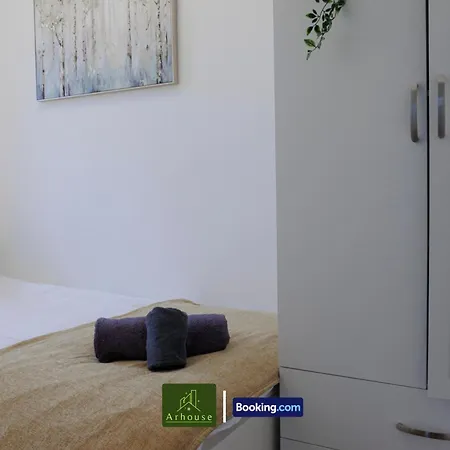 2 Bedroom By Arhouse Short Lets & Serviced Highbury With Free Wifi Apartment *