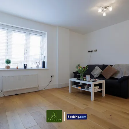 One Bedroom By Arhouse Short Lets & Serviced Kingston With Free Wifi