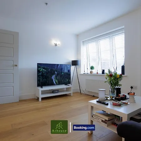 One Bedroom By Arhouse Short Lets & Serviced Kingston With Free Wifi Apartment