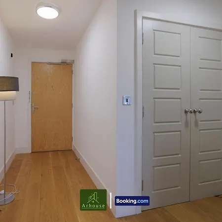 Apartment One Bedroom By Arhouse Short Lets & Serviced Kingston With Free Wifi Kingston upon Thames (Greater London)