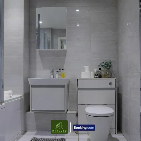 One Bedroom By Arhouse Short Lets & Serviced Kingston With Free Wifi Kingston upon Thames (Greater London)