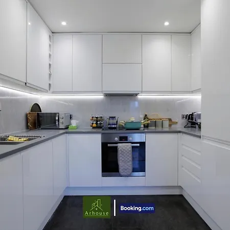 One Bedroom By Arhouse Short Lets & Serviced Kingston With Free Wifi * Kingston upon Thames (Greater London)