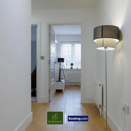 One Bedroom By Arhouse Short Lets & Serviced Kingston With Free Wifi