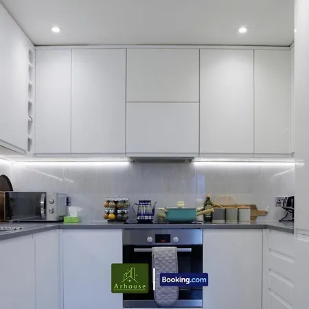 One Bedroom By Arhouse Short Lets & Serviced Kingston With Free Wifi * Kingston upon Thames (Greater London)